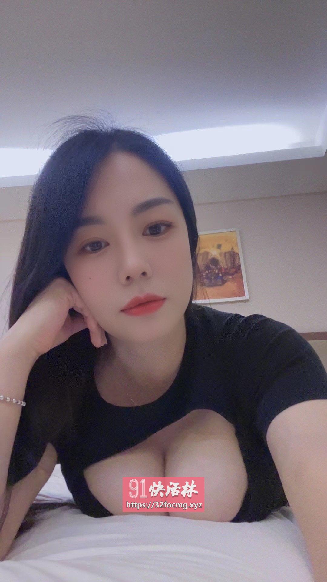 长沙风骚大胸少妇兼职楼凤